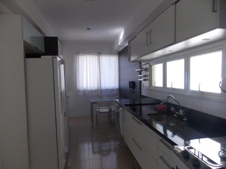 Apartamento à venda com 3 quartos, 201m² - Foto 11