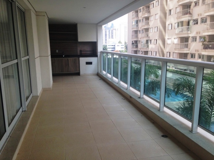 Apartamento à venda com 3 quartos, 243m² - Foto 1