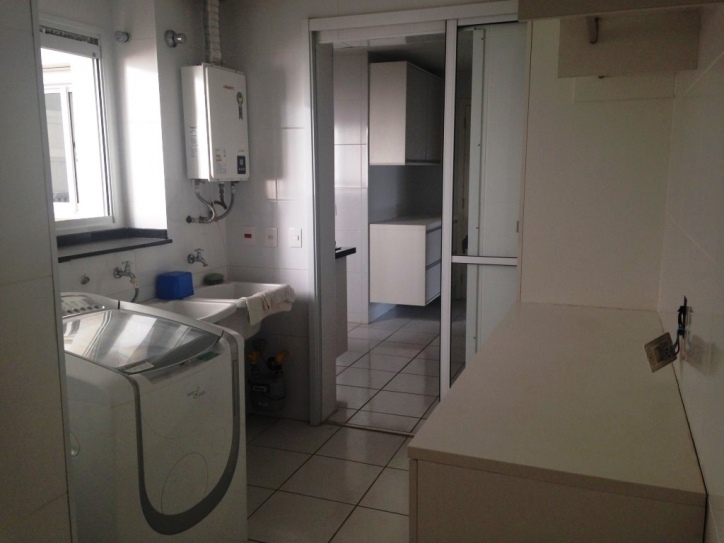 Apartamento à venda com 3 quartos, 243m² - Foto 4