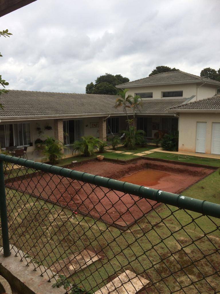 Casa à venda com 4 quartos, 500m² - Foto 2