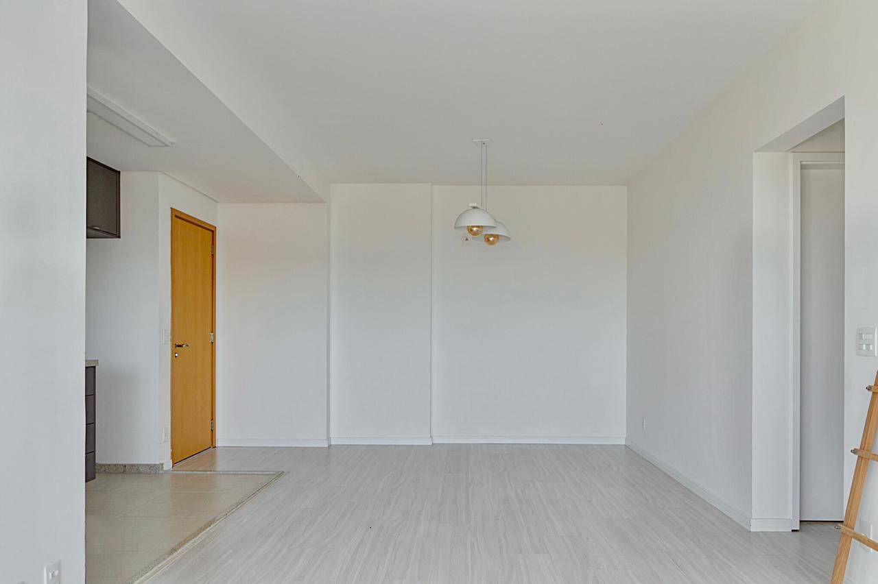 Apartamento à venda com 2 quartos, 70m² - Foto 3