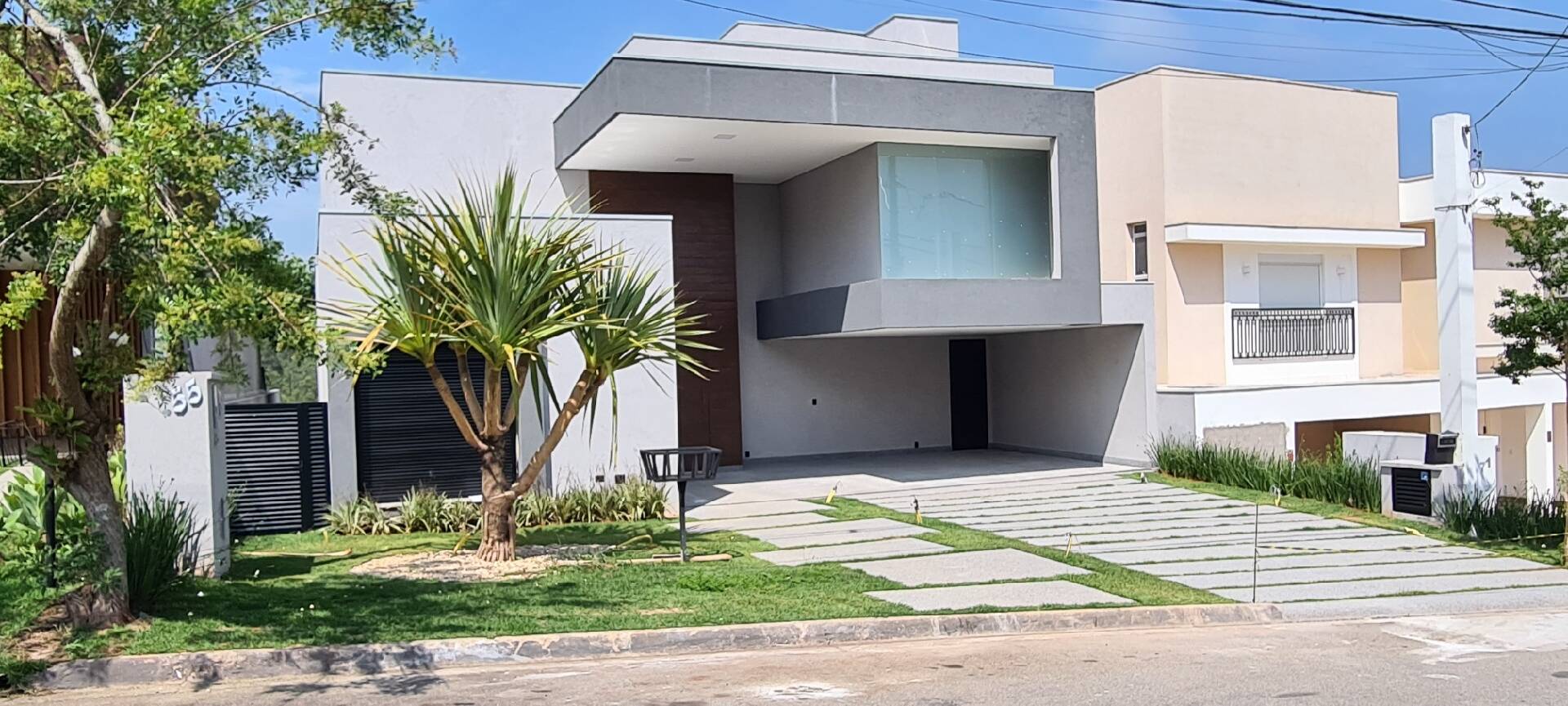 Casa à venda com 3 quartos, 316m² - Foto 1