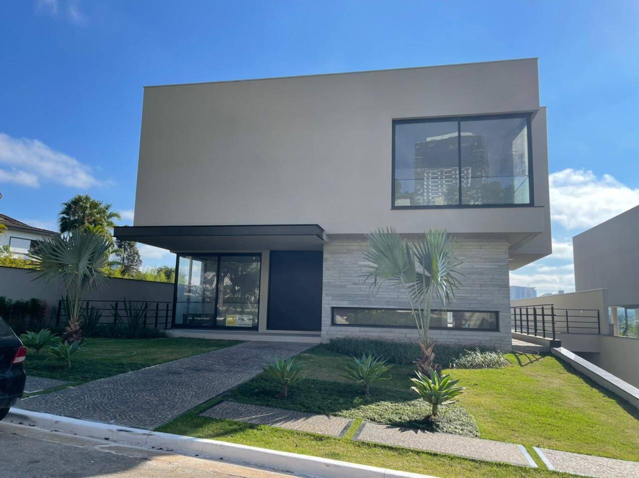 Casa para alugar com 5 quartos, 1042m² - Foto 1