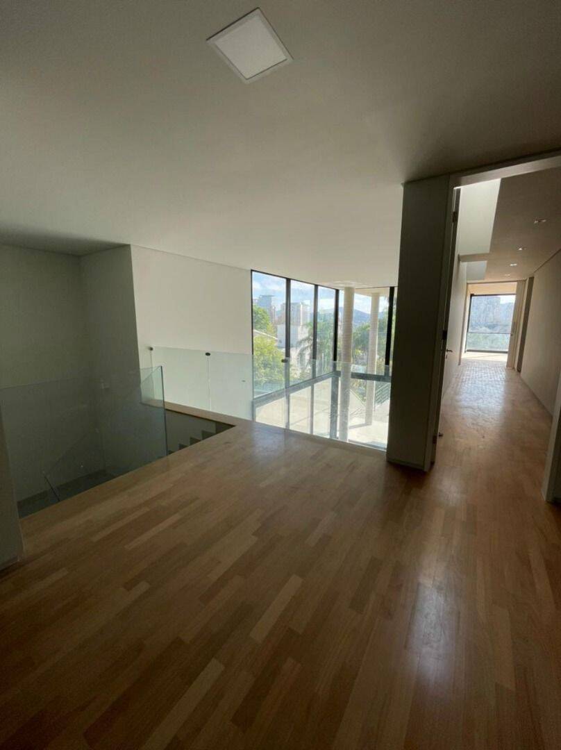 Casa para alugar com 5 quartos, 1042m² - Foto 11