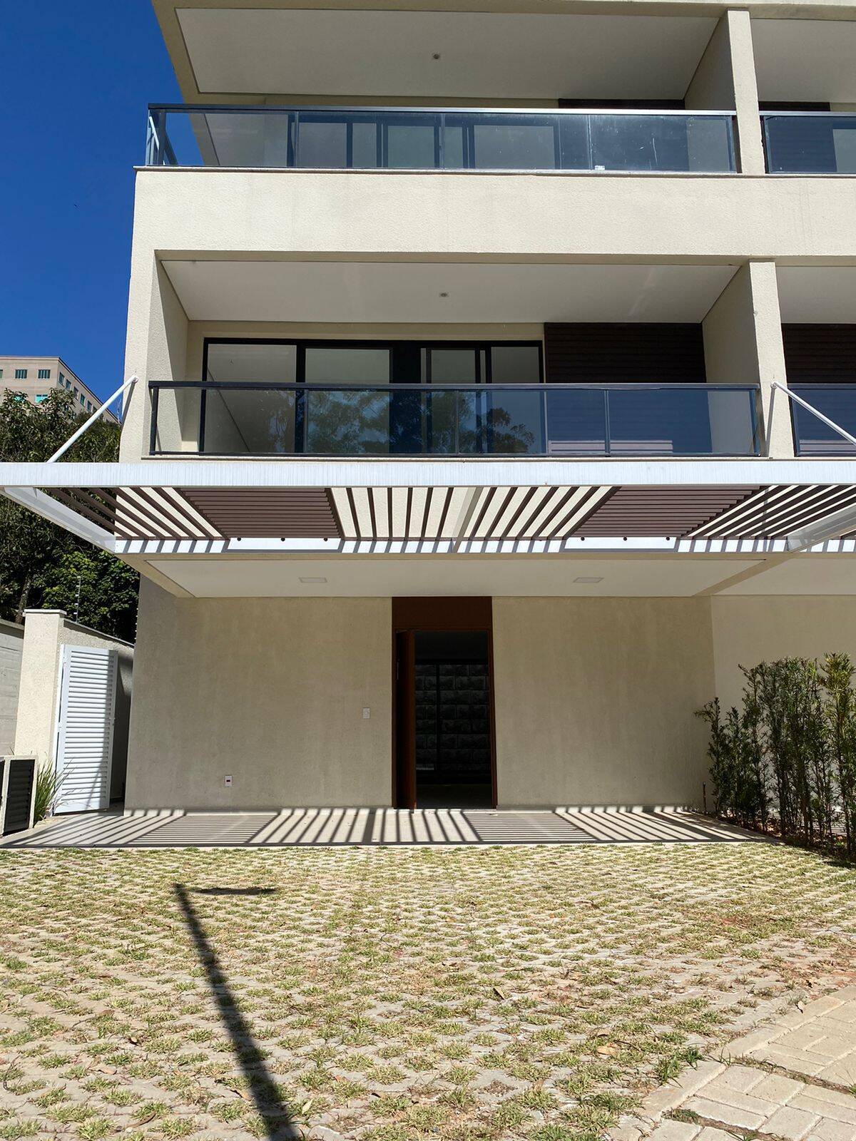 Casa à venda com 4 quartos, 215m² - Foto 1