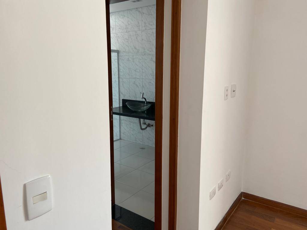 Casa à venda com 4 quartos, 300m² - Foto 14