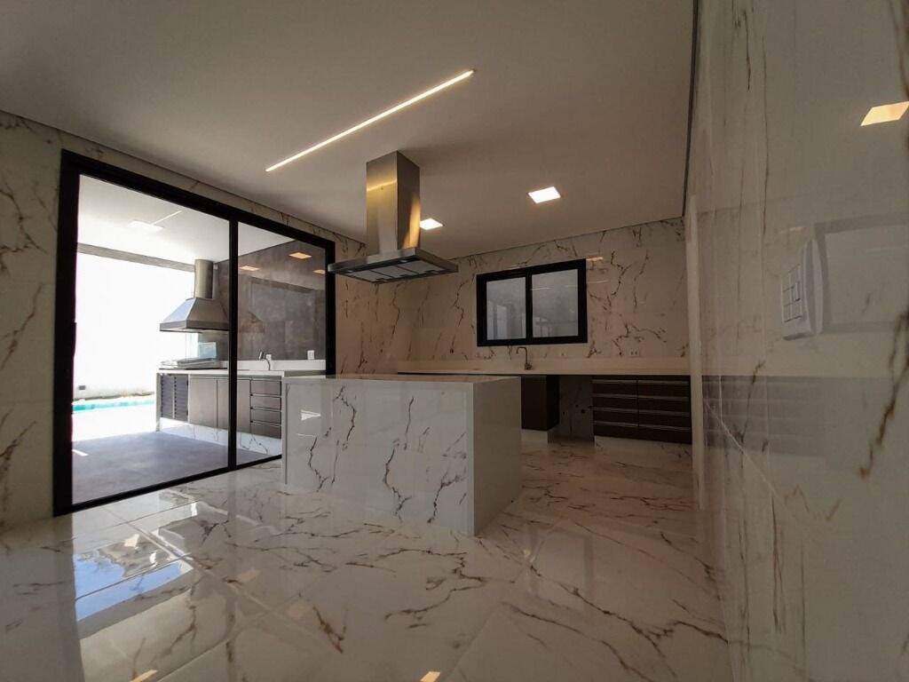 Casa à venda e aluguel com 3 quartos, 330m² - Foto 11