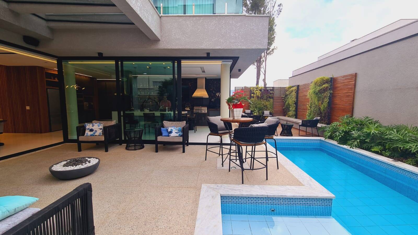 Casa à venda com 4 quartos, 380m² - Foto 6