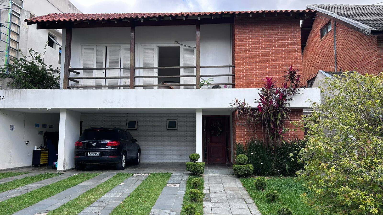 Casa à venda com 4 quartos, 274m² - Foto 1